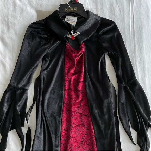 Kids Vampire Costume - Black and Red - Picture 4 of 7
